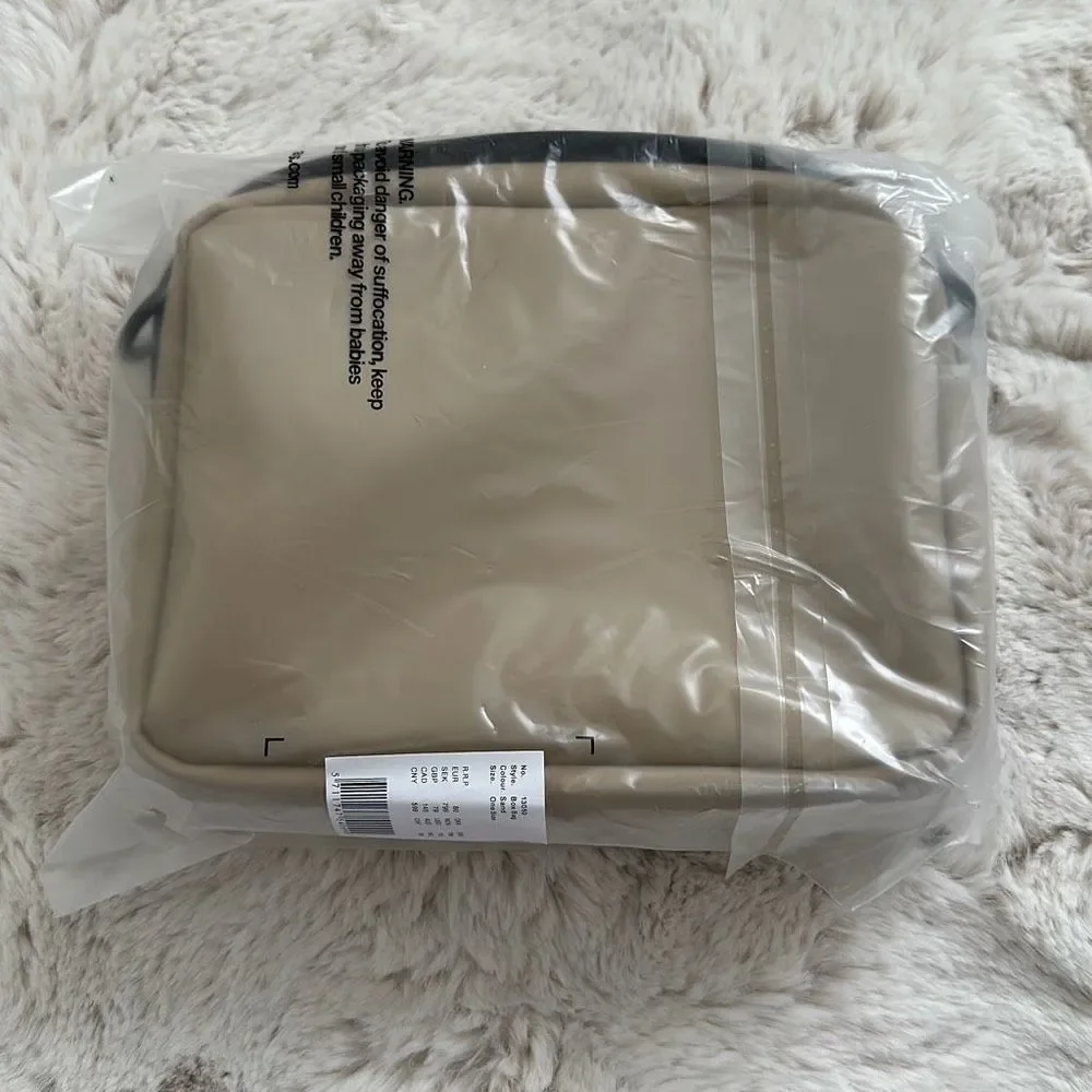 RAINS Box Bag Sand - Picture 4 of 6